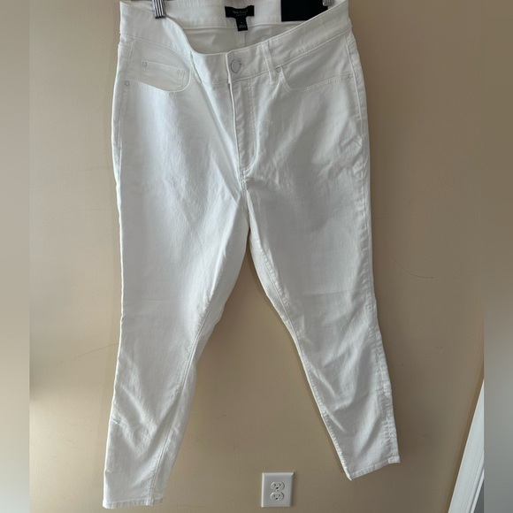 ANN TAYLOR SKINNY, ANKLE LENGTH JEANS IN WHITE curvy version size 8 NWT - Picture 1 of 5